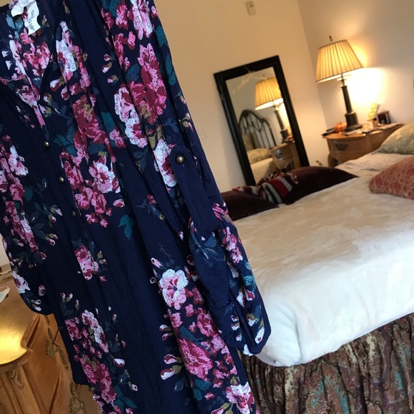 H&M Stylish Floral Blouse - Picture 3 of 8